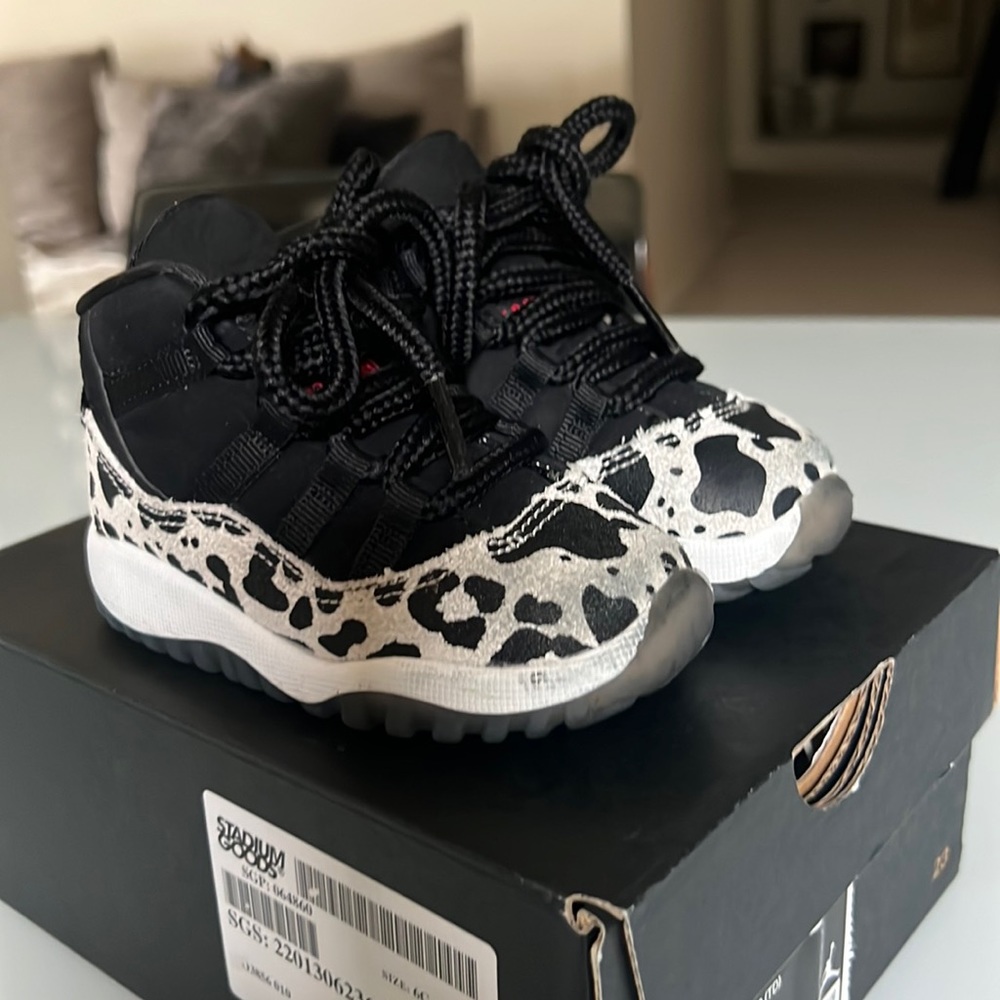 JORDAN 11 RETRO - 6C TODDLER BLACK / GYM RED / SAIL WHITE